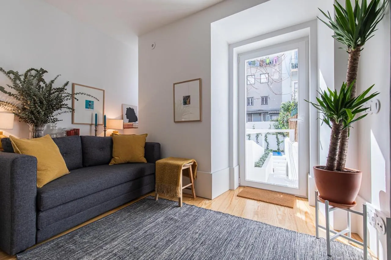 Lovelystay - The Blue Pool House Lisbon
